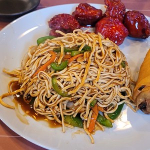Lo Mein con Limpia y Pollo Agridulce