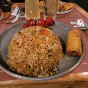 Combo Arroz Especial con Pollo Agridulce y Lumpia