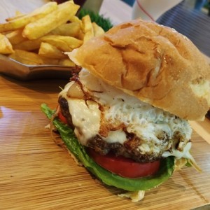 Hamburguesa Tradicional 🍔🍟