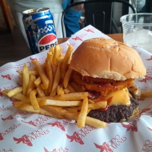 Hamburguesa Todo Carnes, 280g de carne, quedé full.