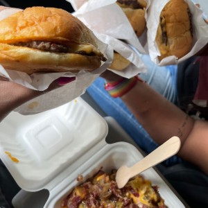 hamburguesas de $1 y papas foodis