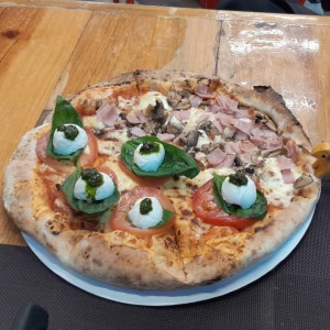 Mitad Capresa mitad Prosciutto e funghi