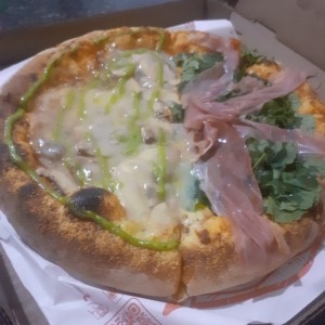 TOP - Provolone Funghi con Serrano Rugula