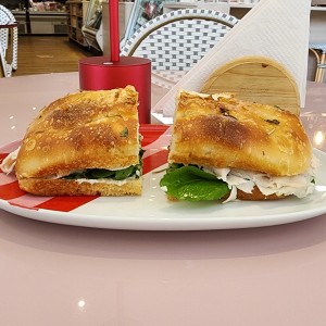 Focaccia pavo y queso azul