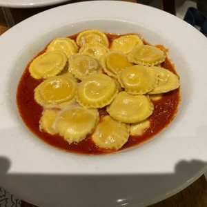 Raviole 4 Quesos con Salsa