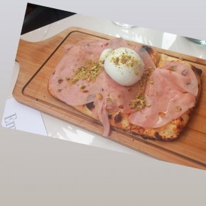pizzeta de mortadela y burrata