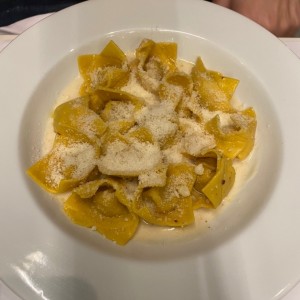 Cappelletti fiore con Prosciutto en salsa Panna