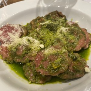 Ravioli Fiore con Tomates Secos y Salsa Pesto
