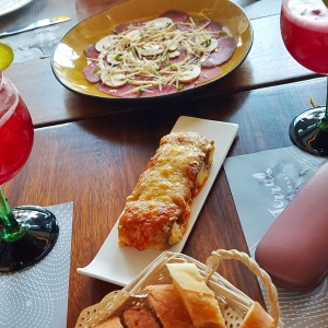 Carpaccio y envoltinis de berenjena