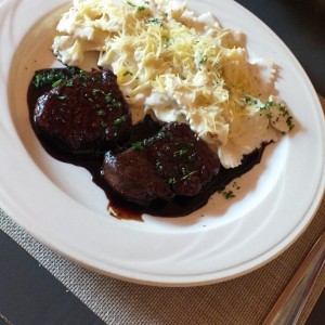 lomito de la casa con pasta