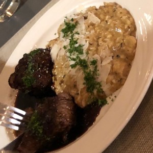 lomito sempre dritto con rissotto de hongos