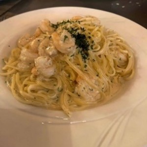 Pasta a la crema con camarones