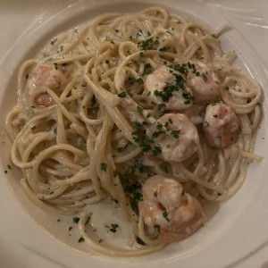 Di Mare Pasta Alfredo con Camarones