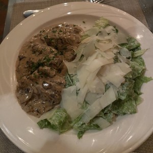 Lomito con Ensalada Cesar