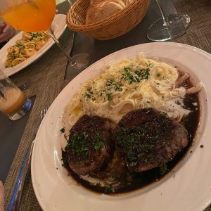 Lomito sempre dritto con fetuchinni 4 quesos. Brutal