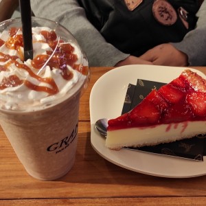 cheesecake con fresa y Frozen de Caramelo.