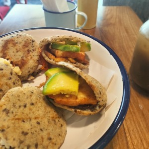 5 Arepas Mini ("Nuestras") Masa: Fit.
