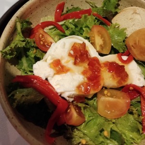 Ensalada Burrata y vegetales asados