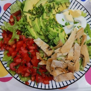 Ensalada de huevo y aguacate