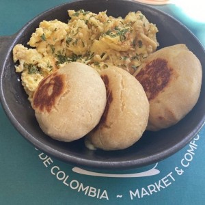 Arepas boyacenses con huevos revueltos