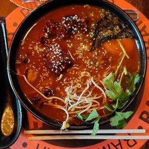 Ramen Camarones y costillitas de cerdo.