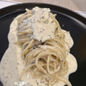 Pasta en el queso de rueda 