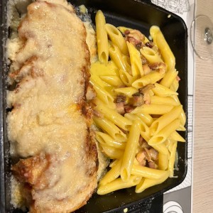 Milanesa de Pollo con Carbonara