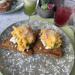Tostadas aguacate 