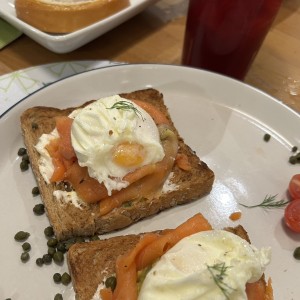 Tostadas con Salmon ahumado 