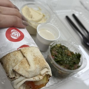 Shawarma salsa. Hummus. Ensalada 