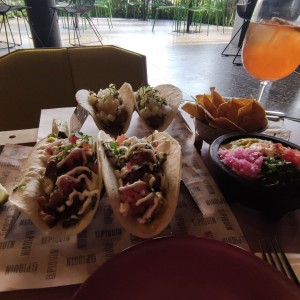 tacos al pastor con nachos