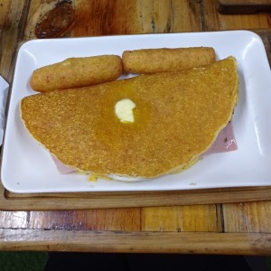 Cachapa de Jamón y Queso + Tequeños 