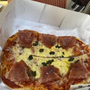 Pixza o pala con jamon serrano