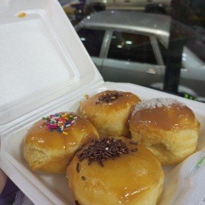 Donas cubiertas de arequipe