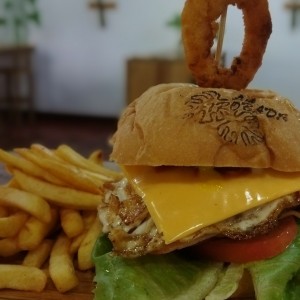 hamburguesas ( carne, pollo, chorizo, especial de la Trobada)