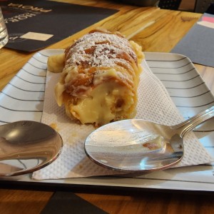 Cola de langosta de crema pastelera