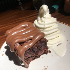 Brownie con helado