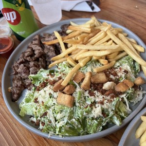 Parrilla de lomito con ensalada César