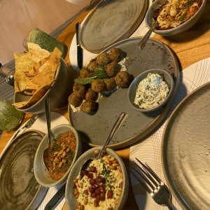 Cotufas de calabacin y tres salsas