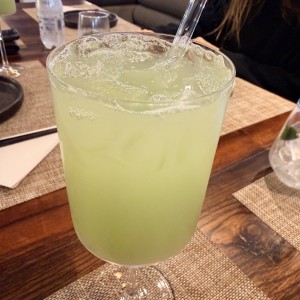 Te frío de limón y jengibre