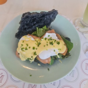 Croisant con huevos benedictinos