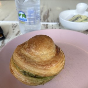 Pastel horneado de pesto con queso de cabra