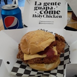 Holy Sandwich regular con extra de Tocineta + Refresco 11$
