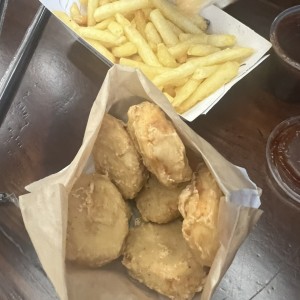 Nuggets con Papas fritas 