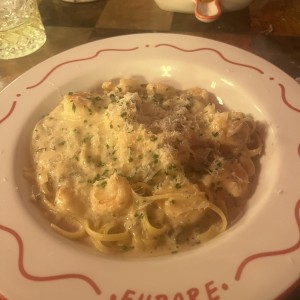 Linguine con camarones salsa blanca con trufa