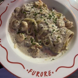 Pasta con camarones a la crema trufada