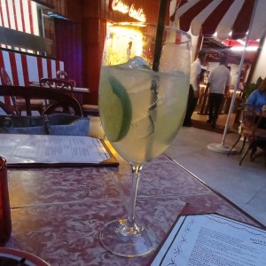 Limoncello spritz