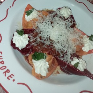 raviolis rellenos de queso de cabra y tomates secos 