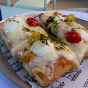 Slice de pizza capressa