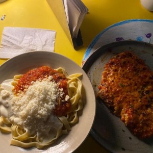 Pasta con pollo a la parmesana